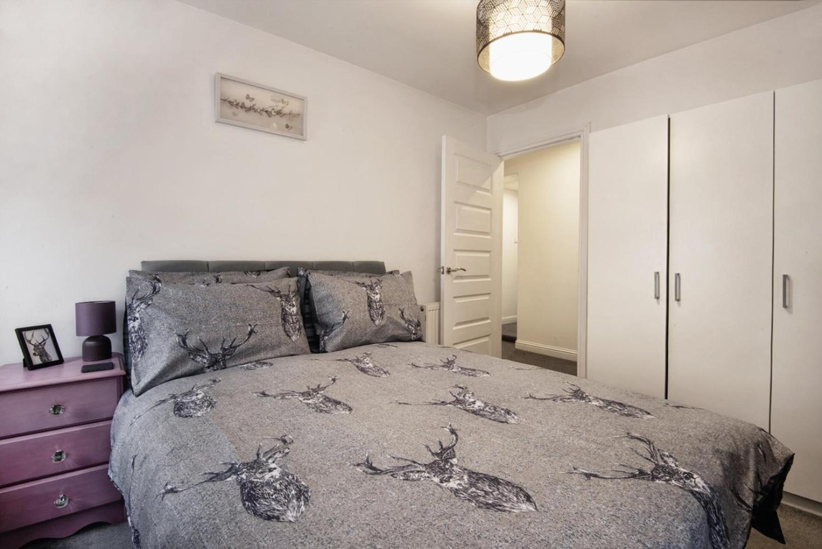 Charming 2 Bedroom Flat In The Heart Of Kirriemuir Buitenkant foto