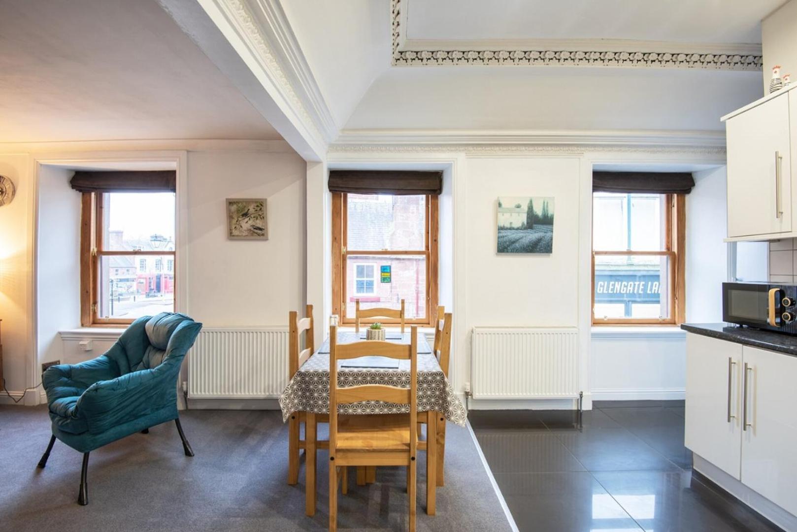 Charming 2 Bedroom Flat In The Heart Of Kirriemuir Buitenkant foto